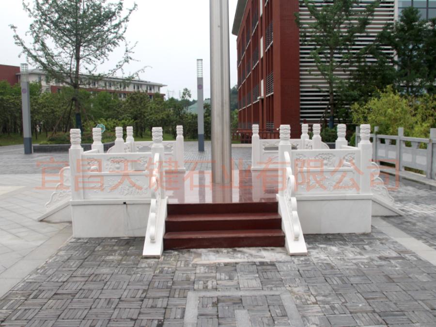 旗台石栏杆.jpg